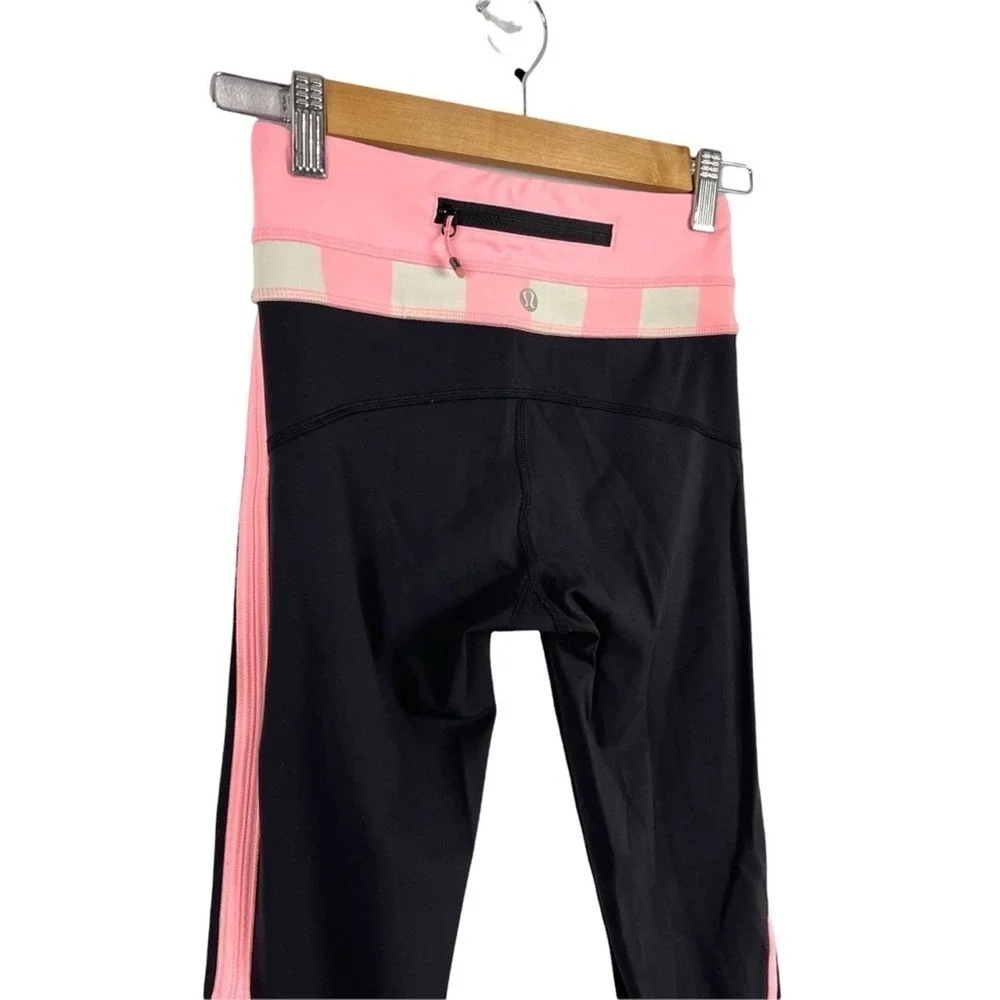 Lululemon Up The Pace Crop Black / Steep Stripe Bleached Coral Horizontal Size 2